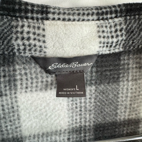 Eddie Bauer Flannel Shirt with pockets ~ Size Large - Picture 3 of 4
